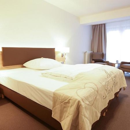 Hotel Waldhalle メルン エクステリア 写真