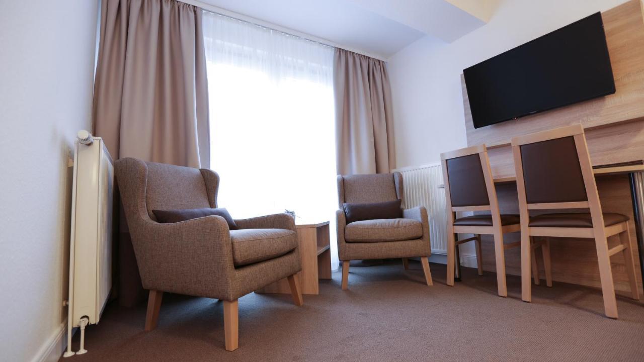 Hotel Waldhalle メルン エクステリア 写真