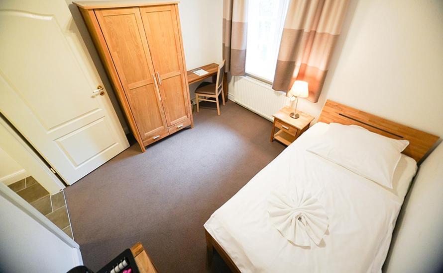 Hotel Waldhalle メルン エクステリア 写真